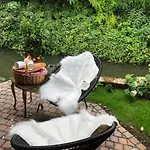 Bru-Lagoon Guesthouse
