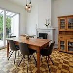 Trendy, Authentieke Woning Met Groot Terras En Tuin