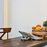 Huswell - Charming Getaway In The Historical City Center