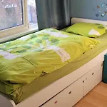 Family House, Free Parking, 15Min. Walk To City