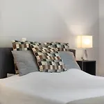 Spacious Guest Suites Near Historic Market - 5 Min Walk