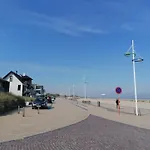 Villa Mistral : Strandhuis Voor 10 Personen