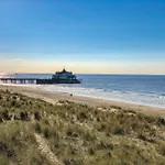 Villa Mistral : Strandhuis Voor 10 Personen