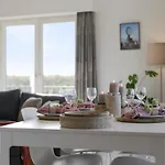 Huswell - Sea Bridge; Charming Apartment Near The Beach