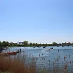 Hostel Domein Aan De Plas