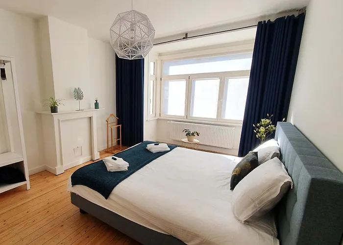 Trendy, Authentieke Woning Met Groot Terras En Tuin