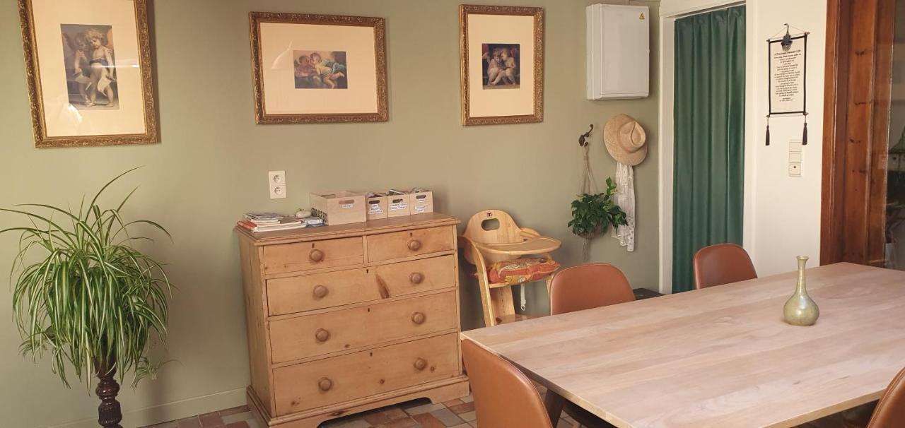 Close To Centre, 3 Rooms, 2 Bathr & Wc, Free Parking & Wifi, Spacious Living Area & Kitchen Holiday home *