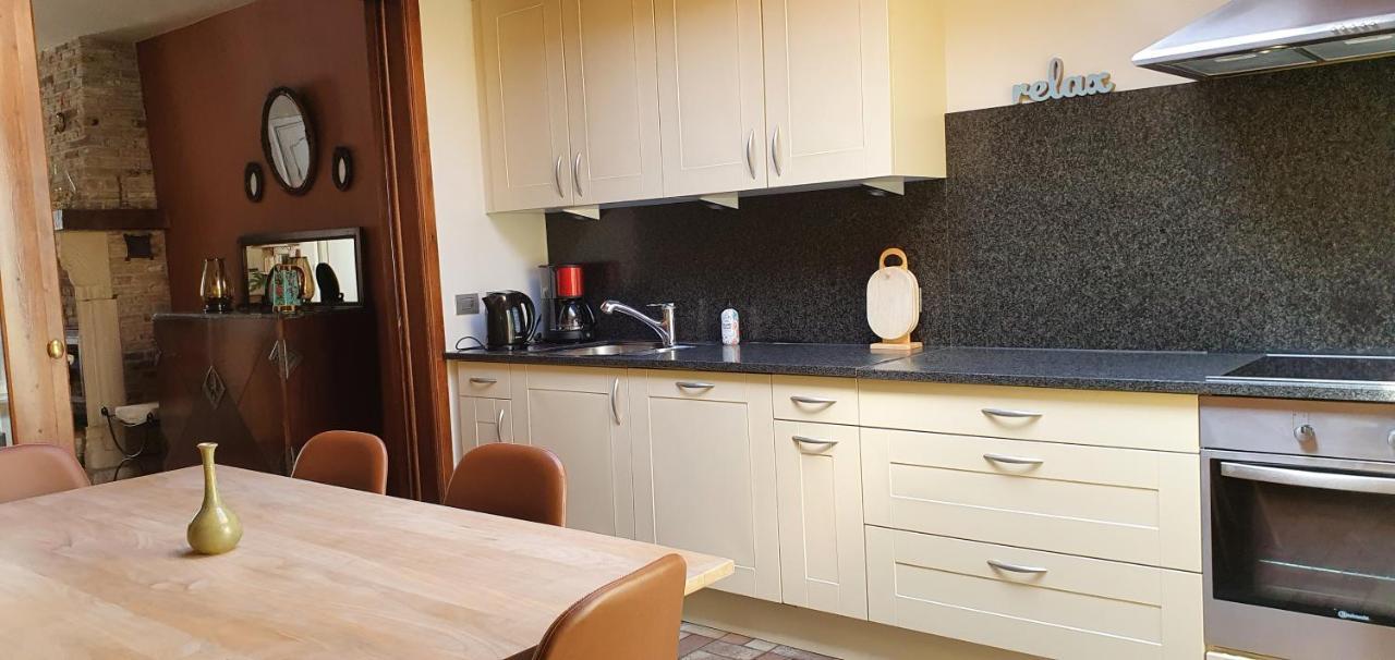 Close To Centre, 3 Rooms, 2 Bathr & Wc, Free Parking & Wifi, Spacious Living Area & Kitchen Bruges