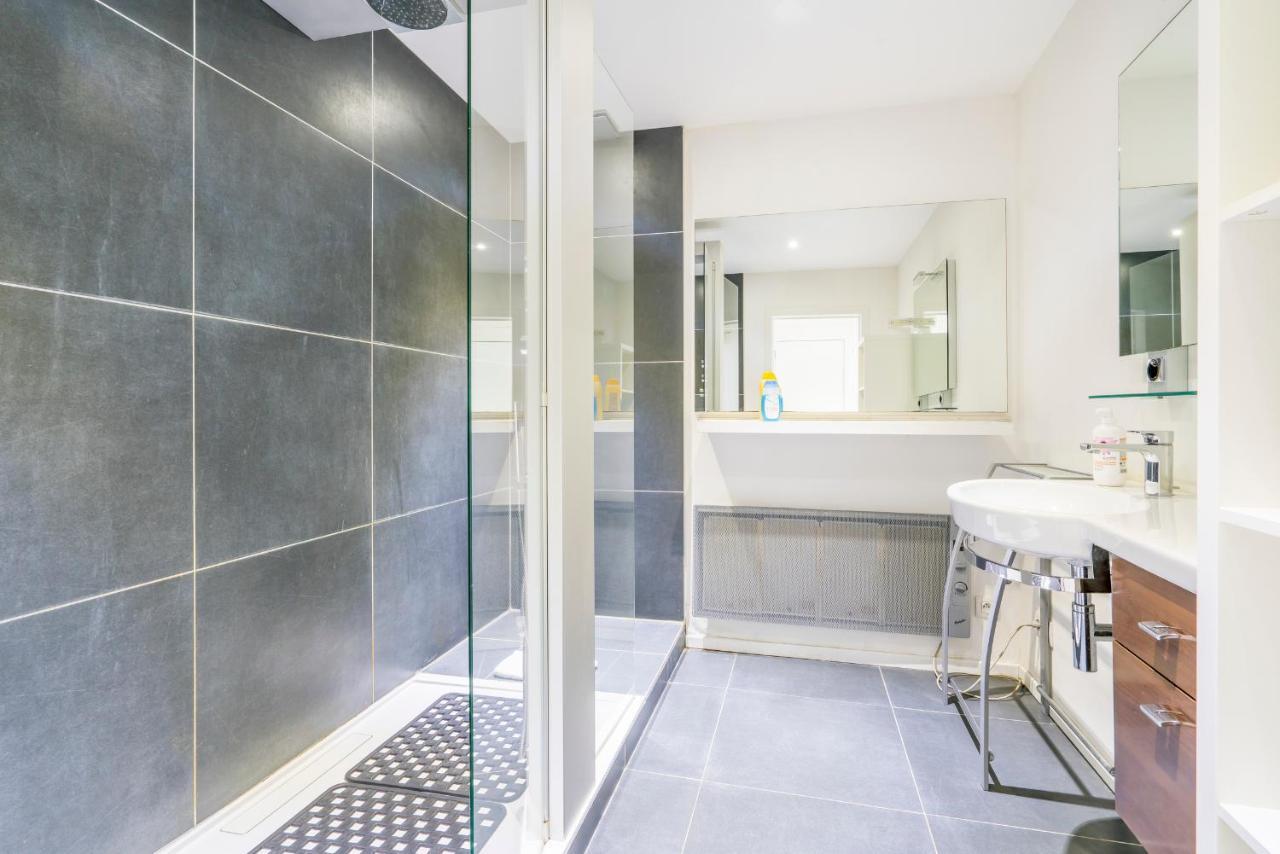Modern In Centre Of Guest house *