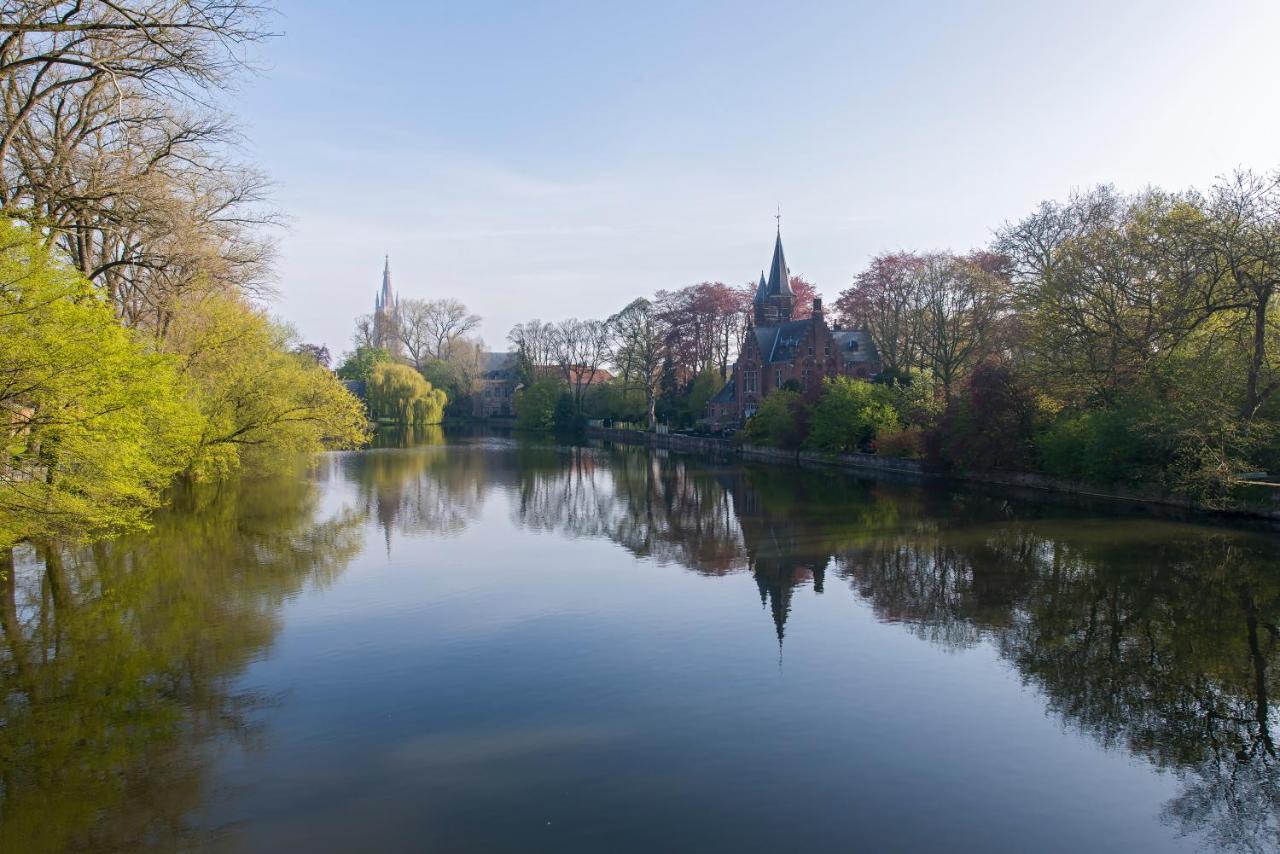 The Queen's Twelve By Romy&travis * Bruges