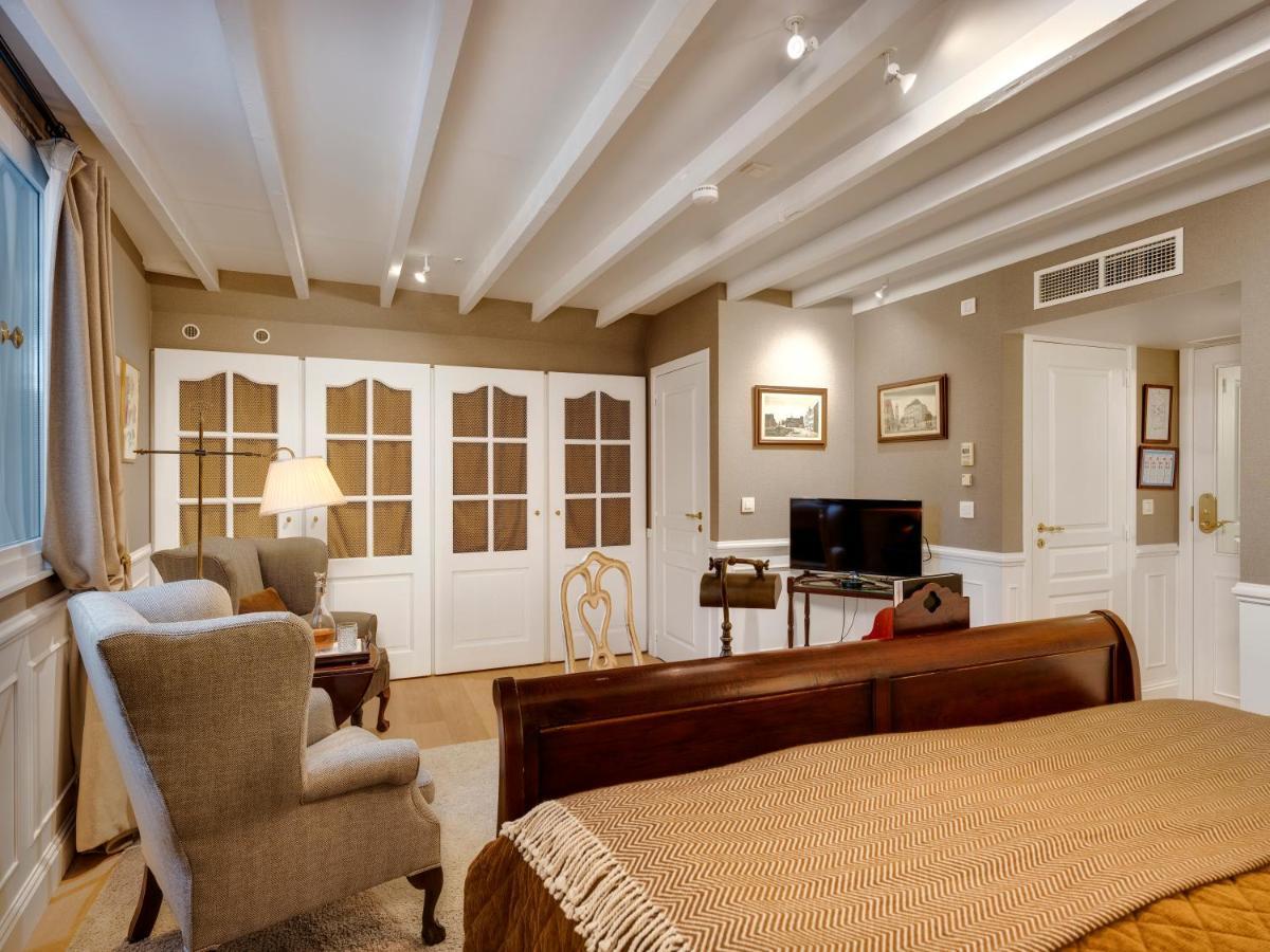 Maison Le Dragon Bed & Breakfast 4*