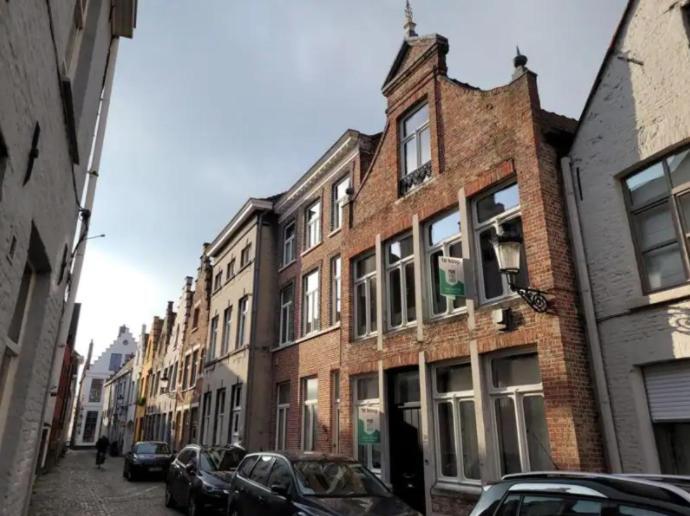 Large 3 Bedroom House With Terrace In The Center Of Bruges