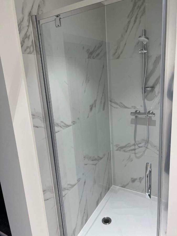 Nieuwe In Centrum Met Badkamer ! Brugge