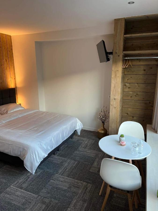 Bed & Breakfast Nieuwe In Centrum Met Badkamer ! *