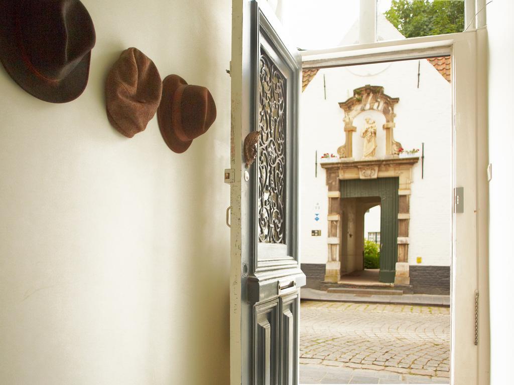 Alphabet - Luxury And Art Gallery Bed & Breakfast Bruges