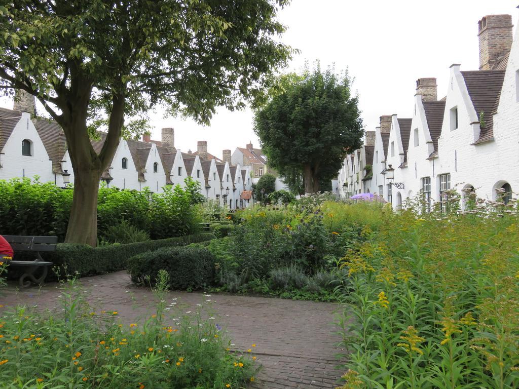 De Goede 13 Bed & Breakfast 4*