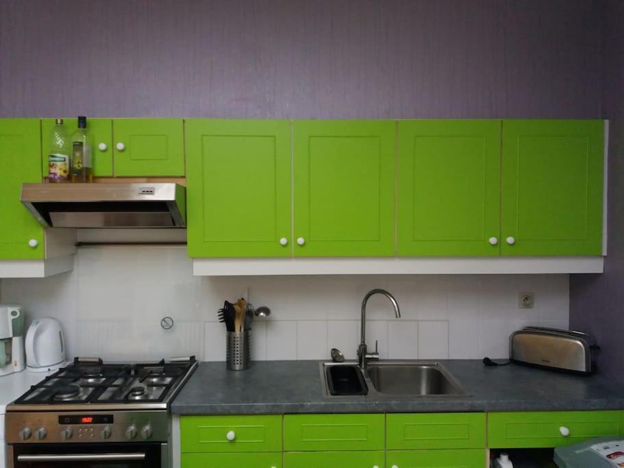 Family House, Free Parking, 15min. Walk To City