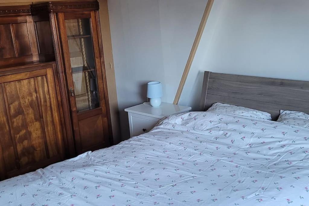 Casa de férias Family House, Free Parking, 15min. Walk To City *