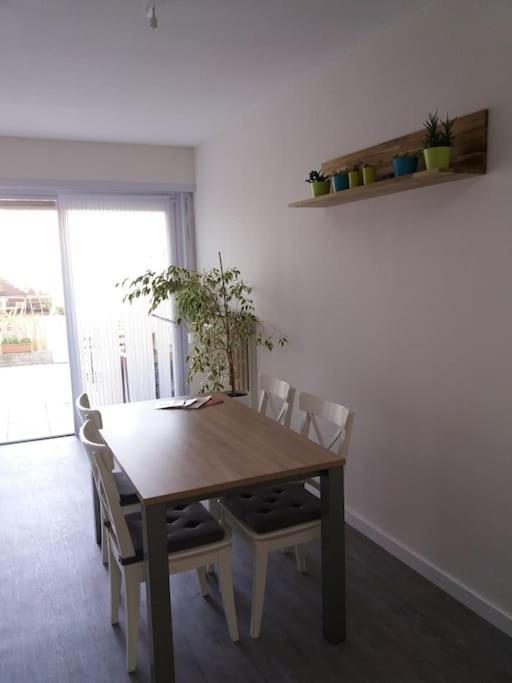 Casa de férias Family House, Free Parking, 15min. Walk To City *