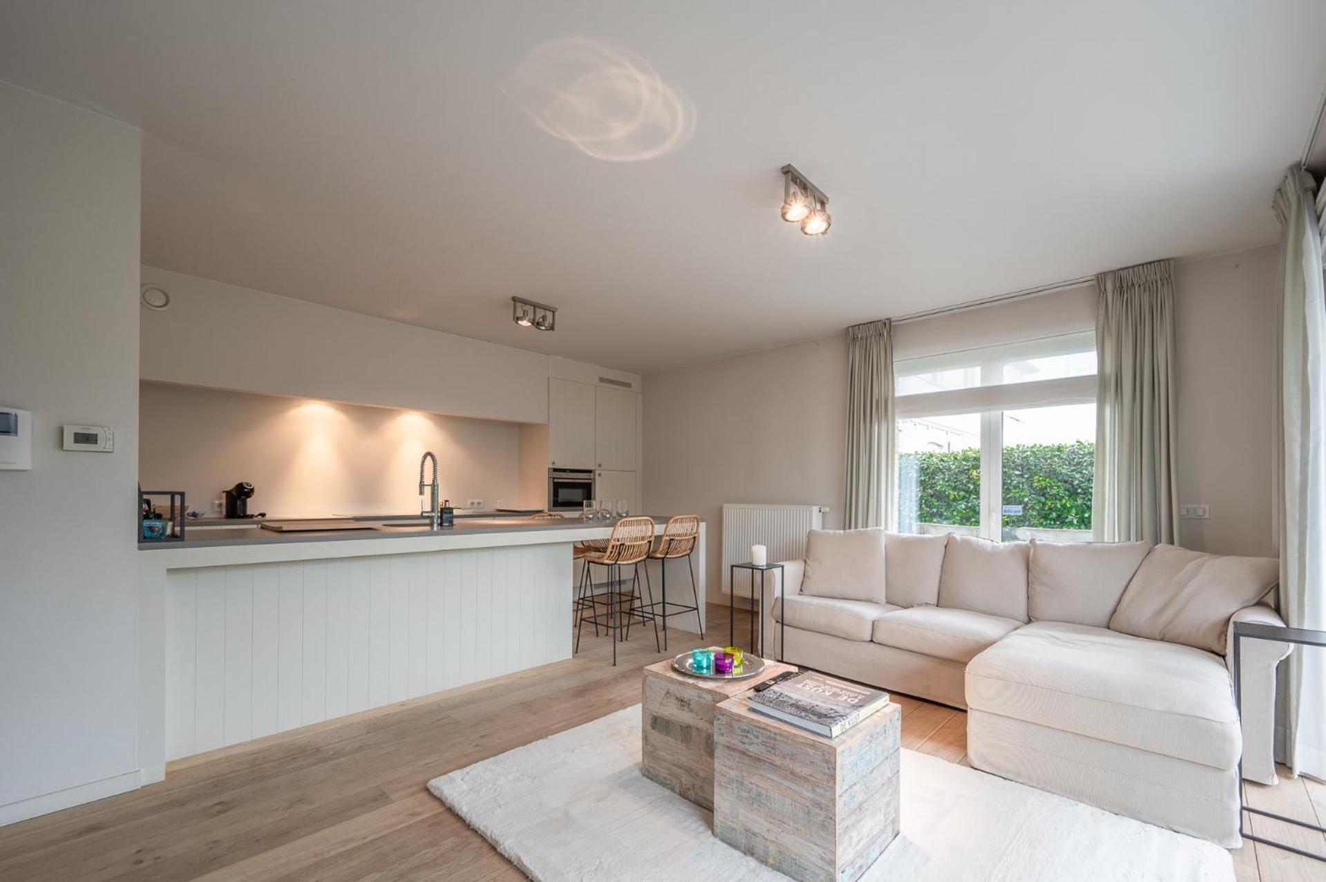 Beautiful Beach-appartment Between Knokke &