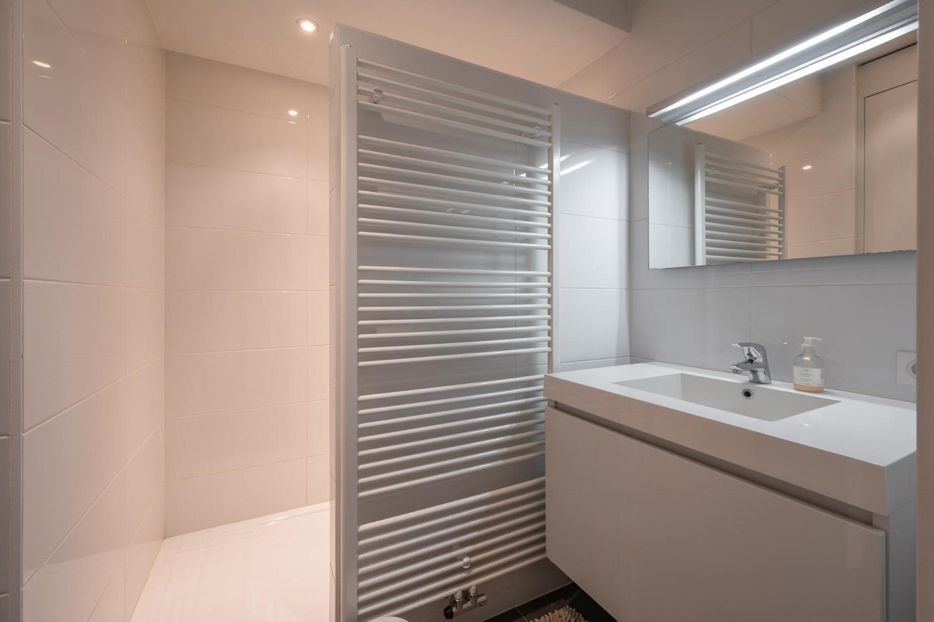 Beautiful Beach-appartment Between Knokke &