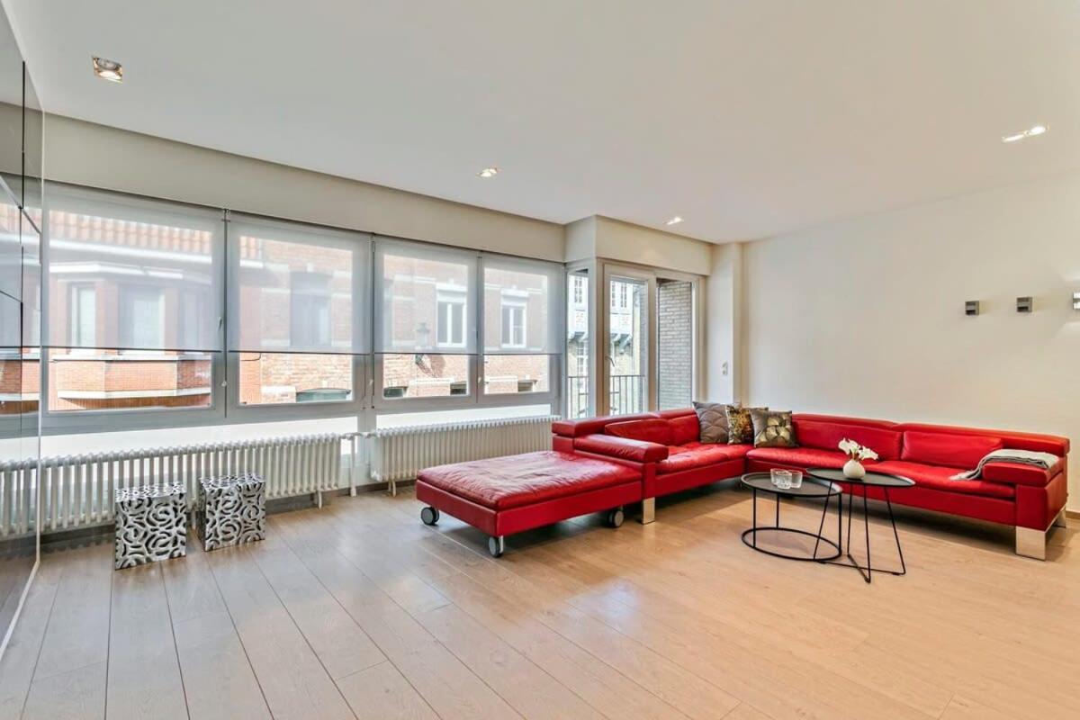 Anny's - Spacious In Center *