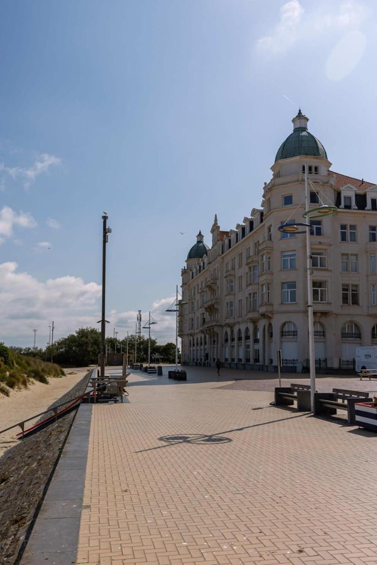 Huswell - Beachfront In Zeebrugge