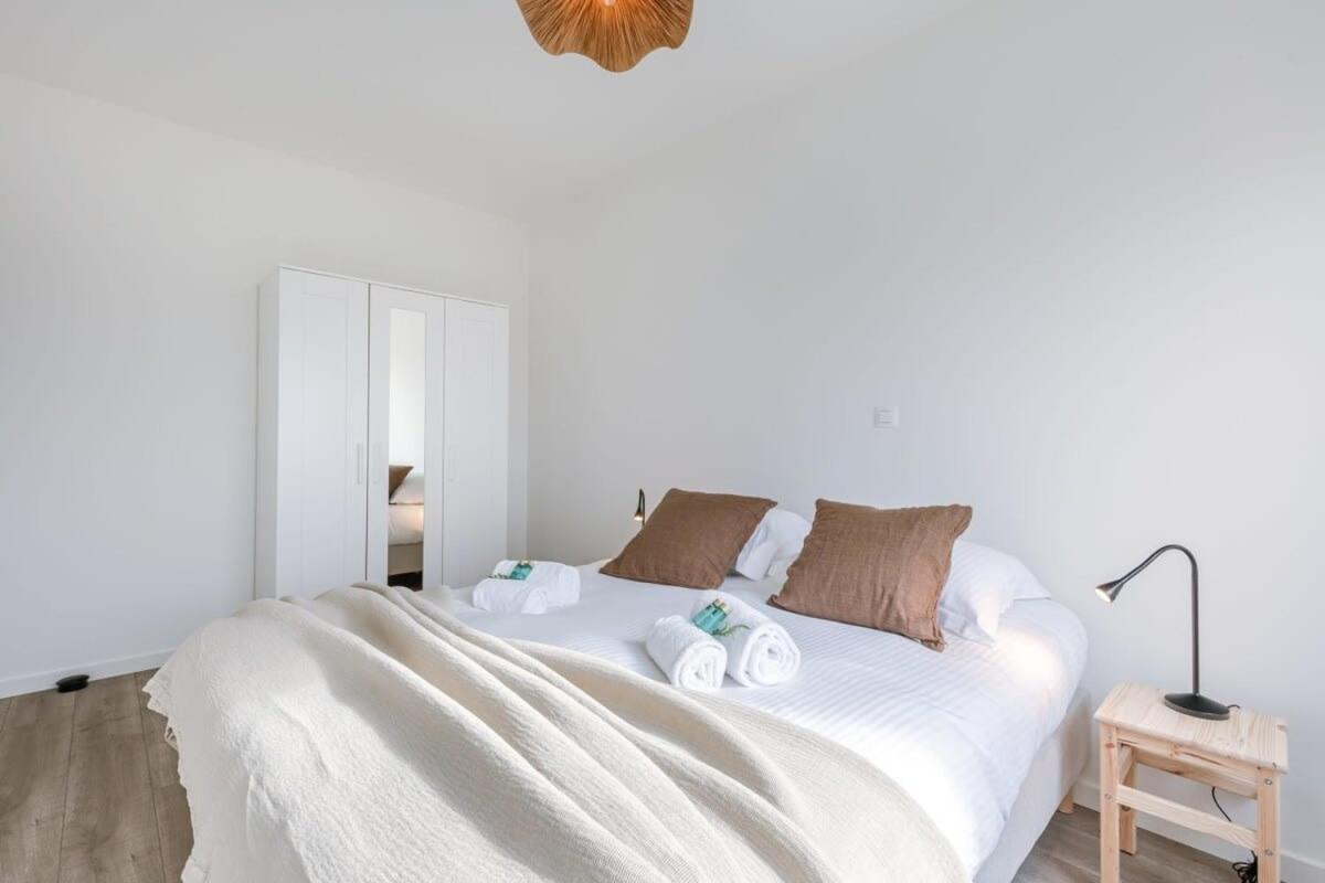 Huswell - Lovely New At The Harbor + Parking Apartment *