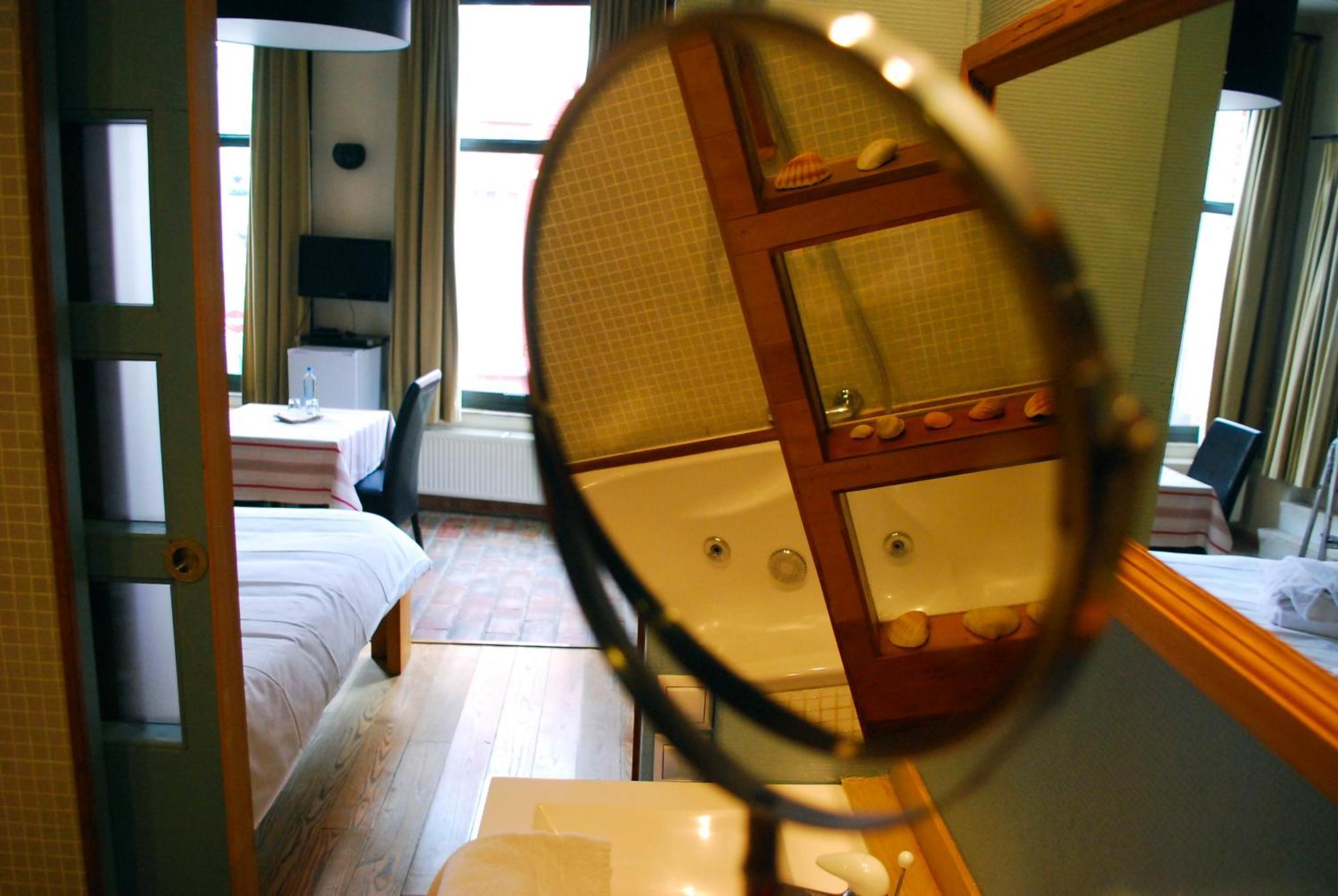 Cornerhouse Level By Romy&travis 4* Bruges