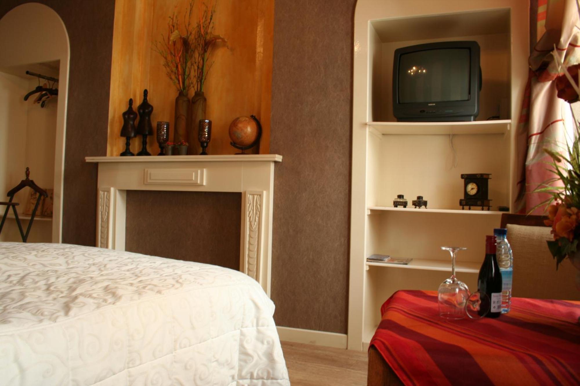 Con Ampere Bed & Breakfast 3*