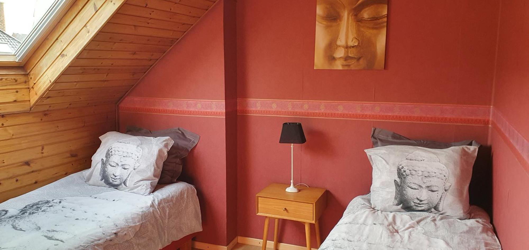 Close To Centre, 3 Rooms, 2 Bathr & Wc, Free Parking & Wifi, Spacious Living Area & Kitchen Holiday home Bruges