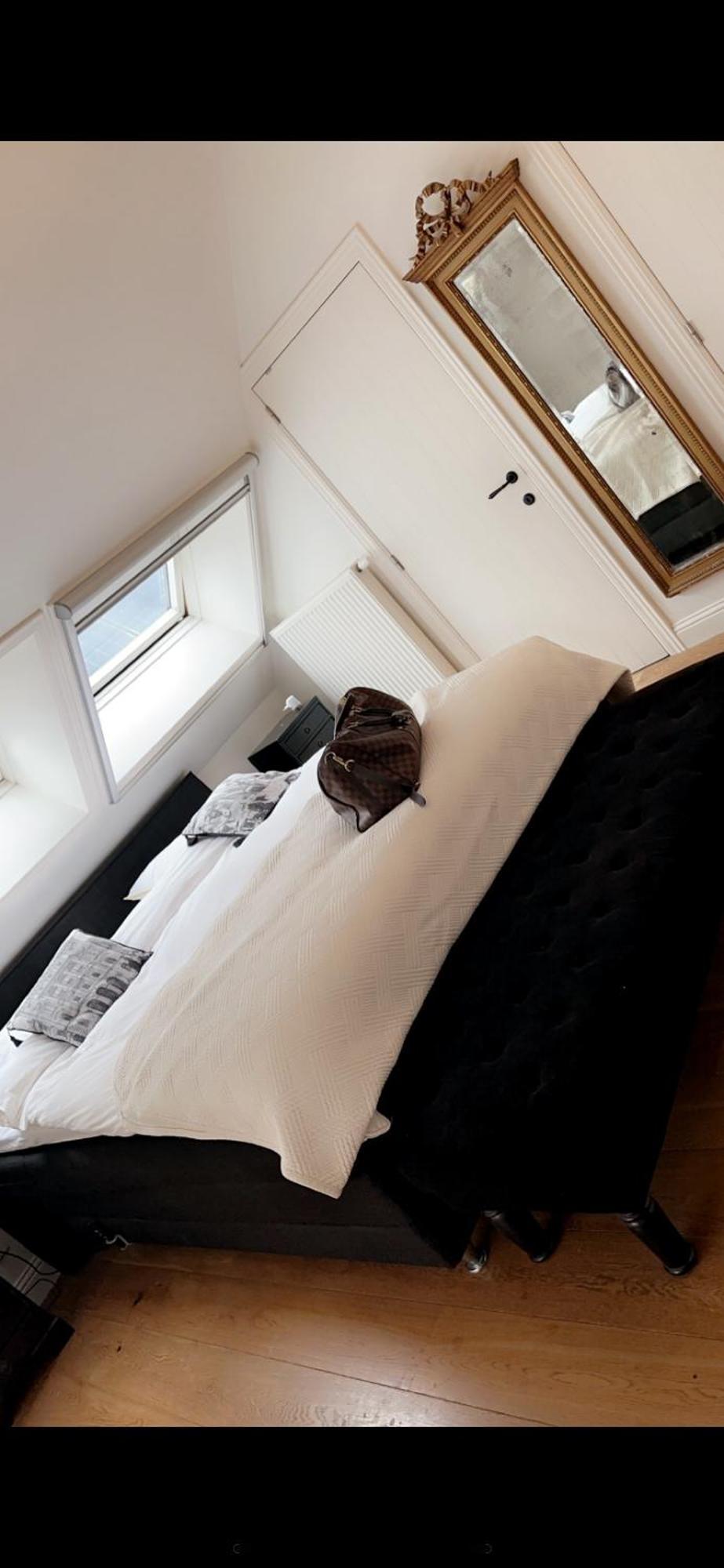 Luxury 2 Bedrooms 2 Bathrooms 3 Beds *