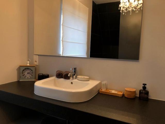 'southfield': Stylish & Quiet In Couette-café Bruges