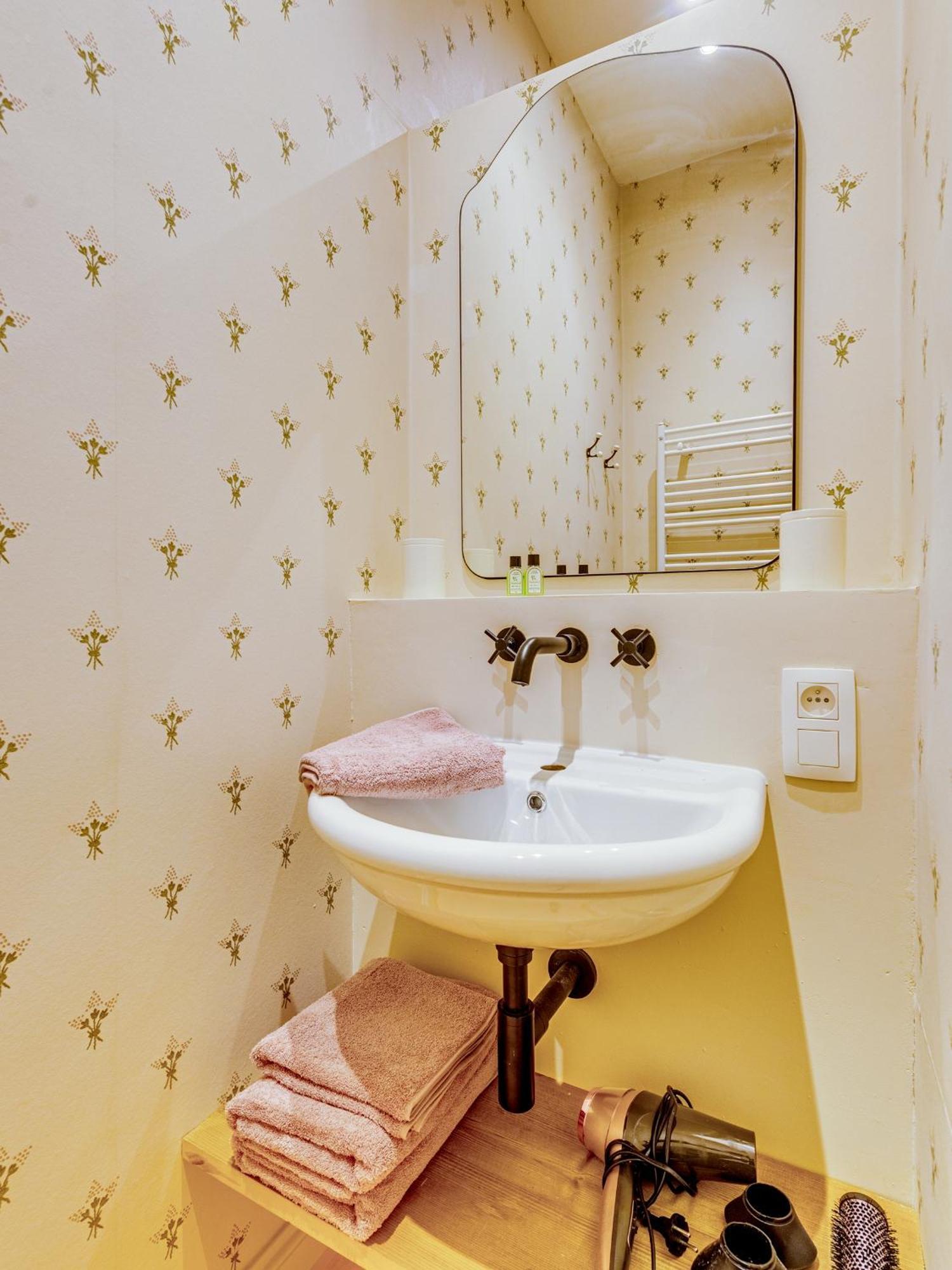Gezellige Romantische Kamer In Hartje Miss Marlyn *