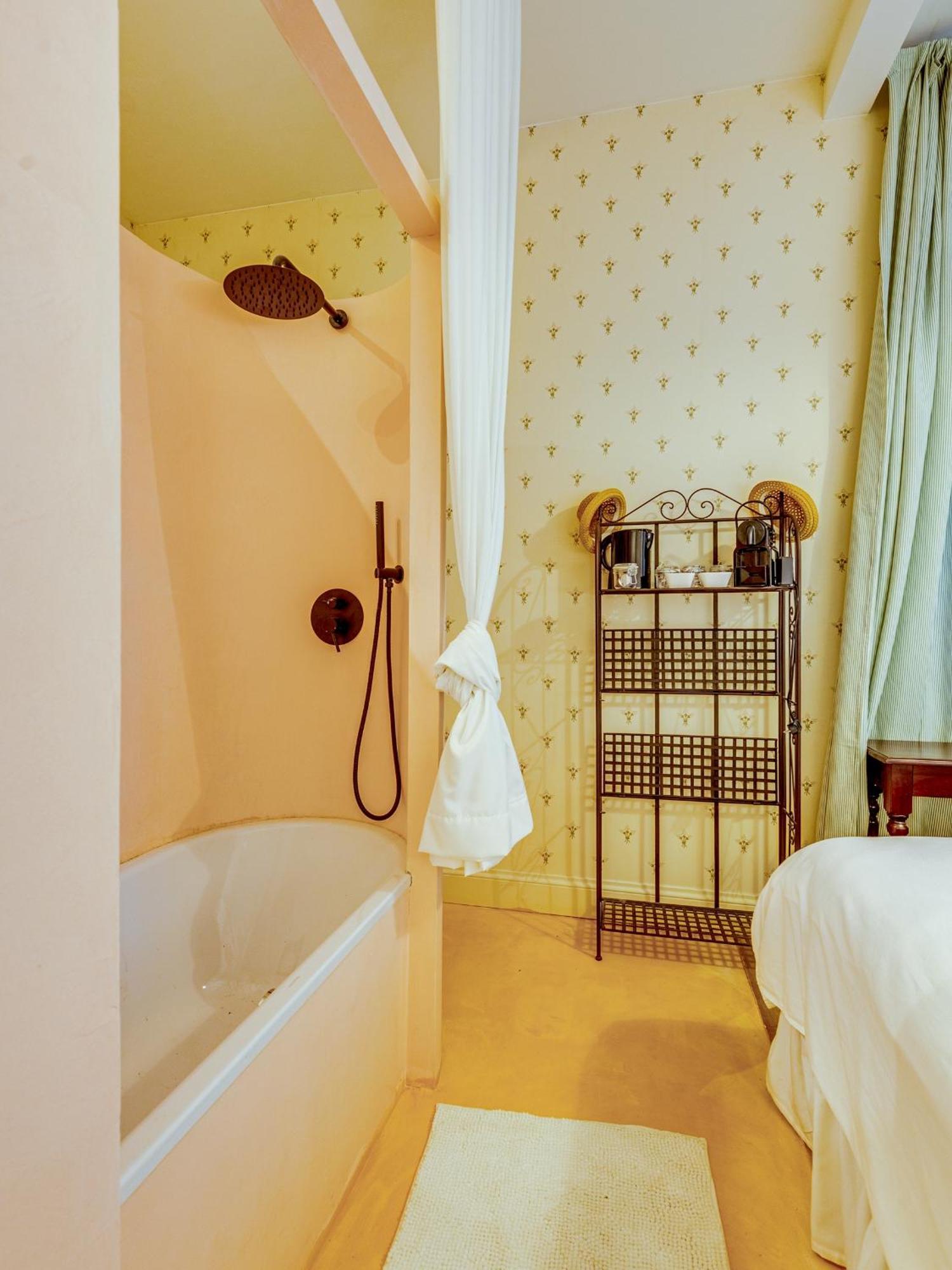 Gezellige Romantische Kamer In Hartje Miss Marlyn Couette-café Bruges