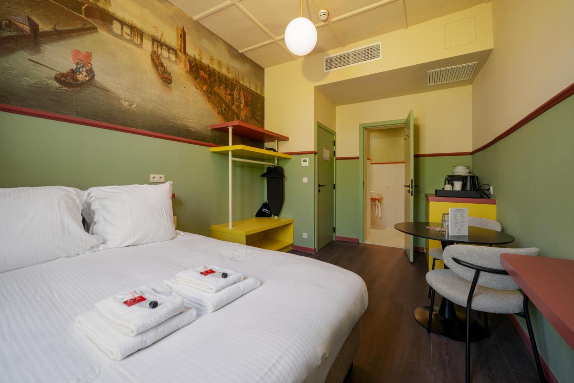 The Queen's Twelve By Romy&travis Aparthotel Bruges