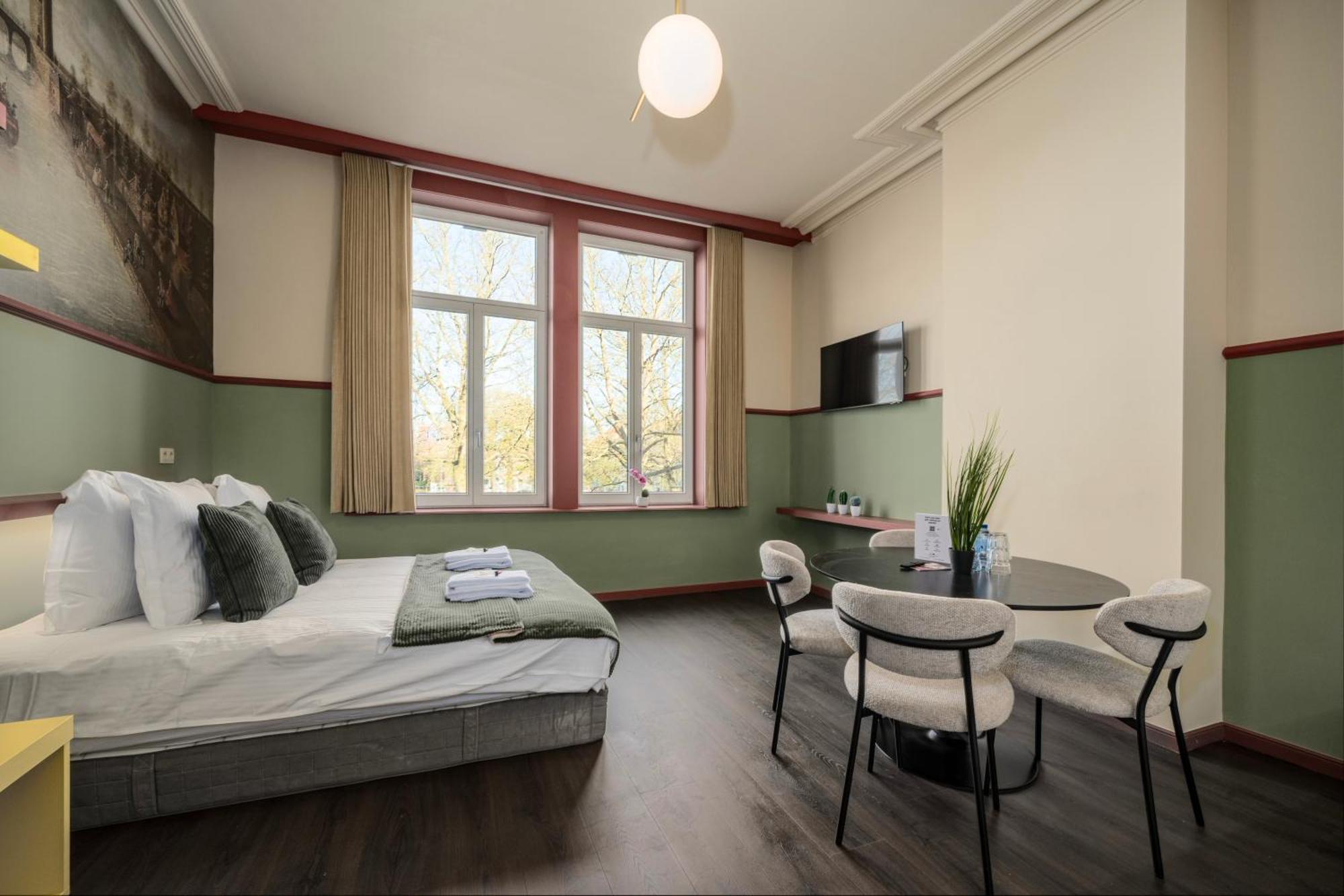 Aparthotel The Queen's Twelve By Romy&travis *