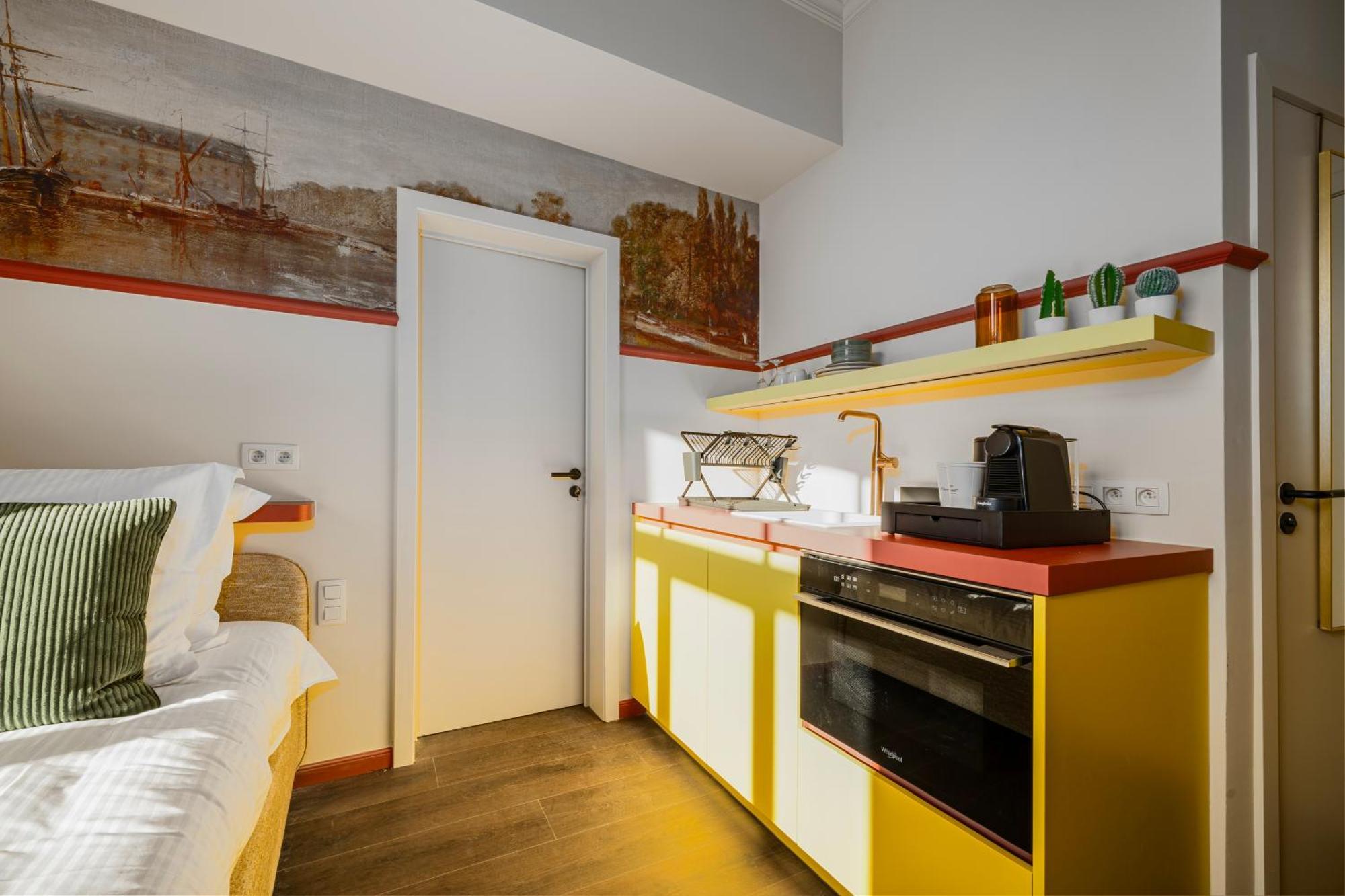 Aparthotel The Queen's Twelve By Romy&travis