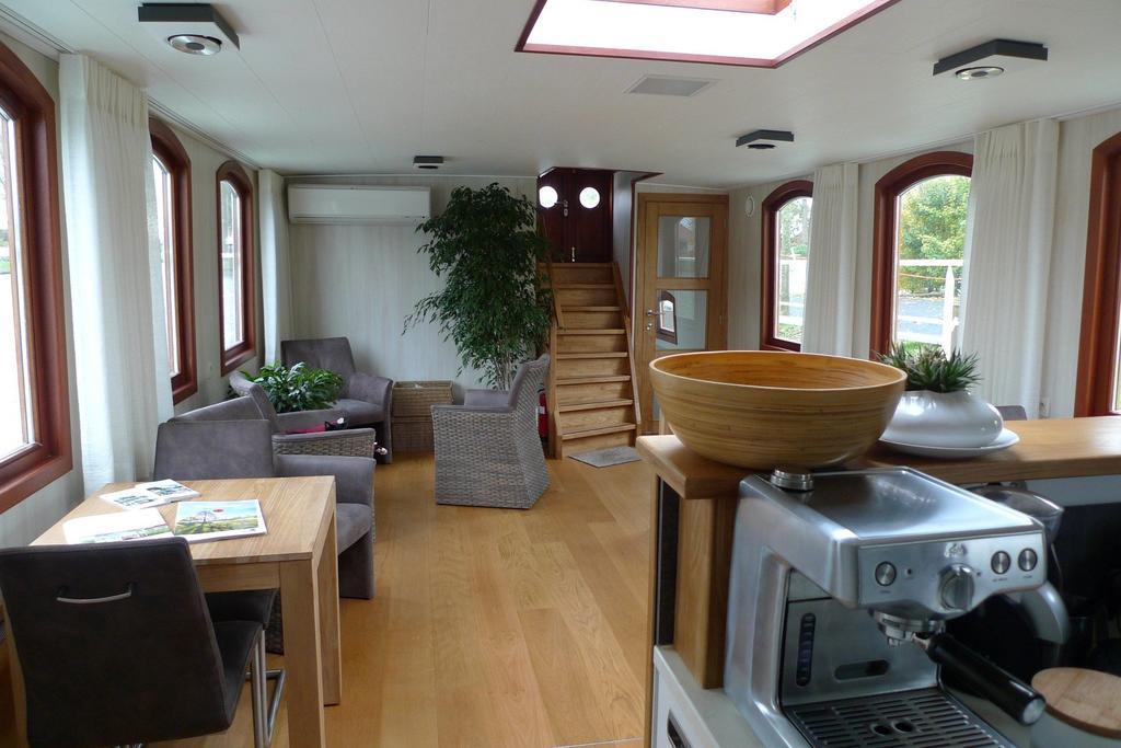 Barge Johanna *