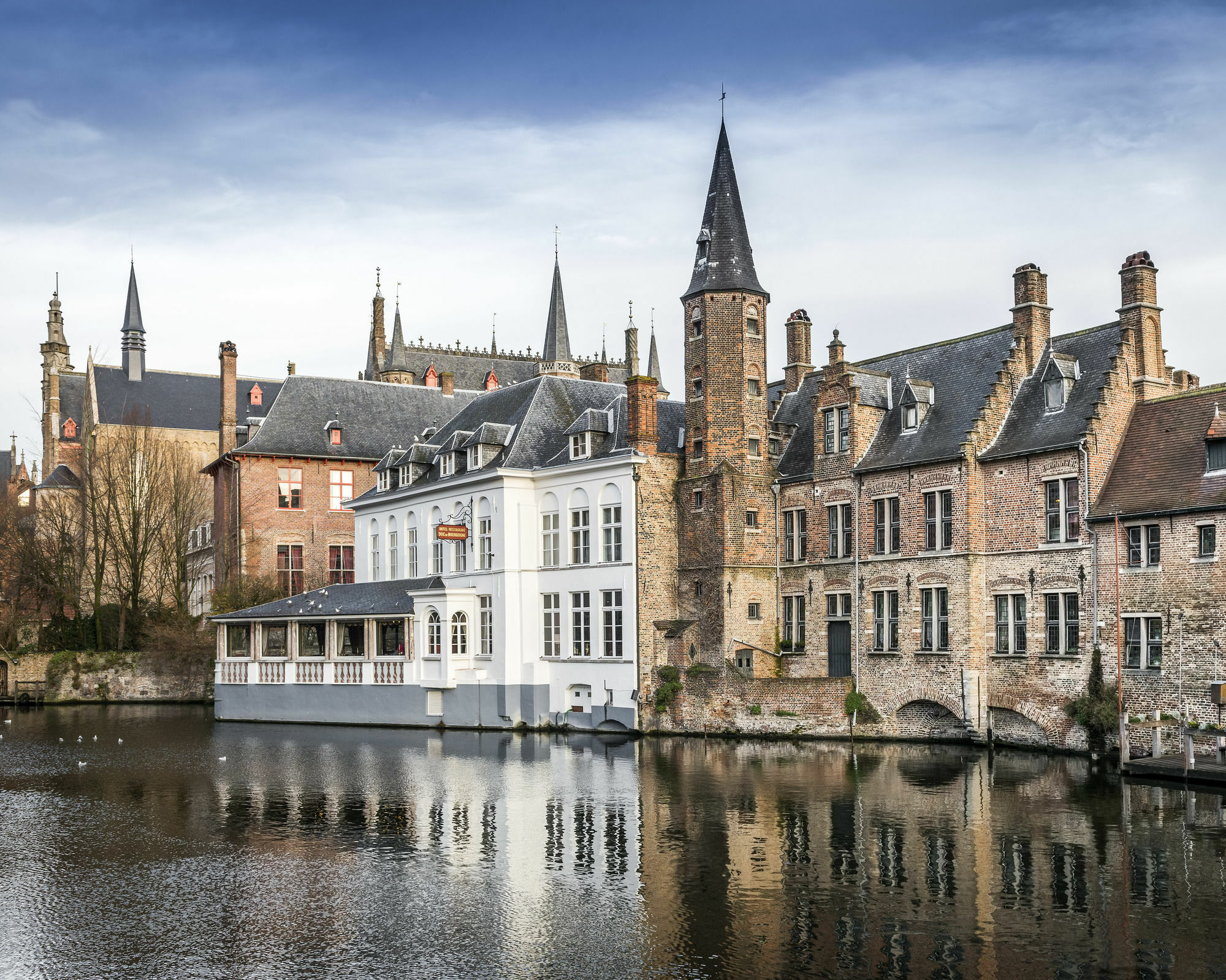 Apartment Dijver - Serene Escape In The Heart Of Historic Bruges