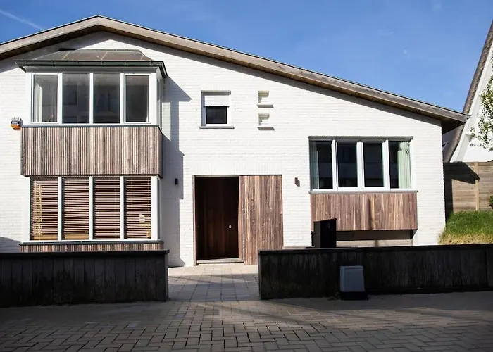 Villa Mistral : Strandhuis Voor 10 Personen