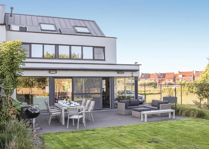 4 Bedroom Awesome Home In Brugge