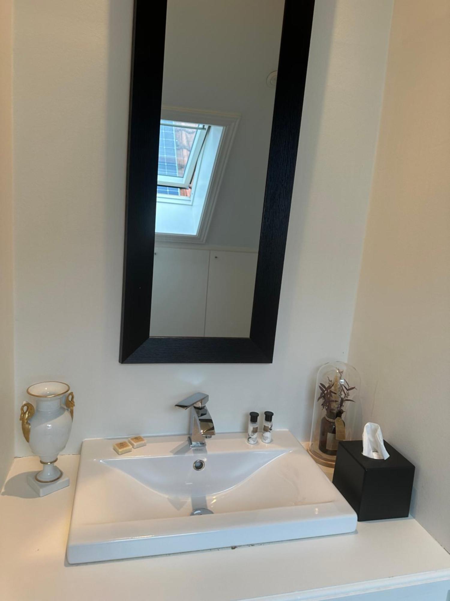 Luxury 2 Bedrooms 2 Bathrooms 3 Beds * Bruges