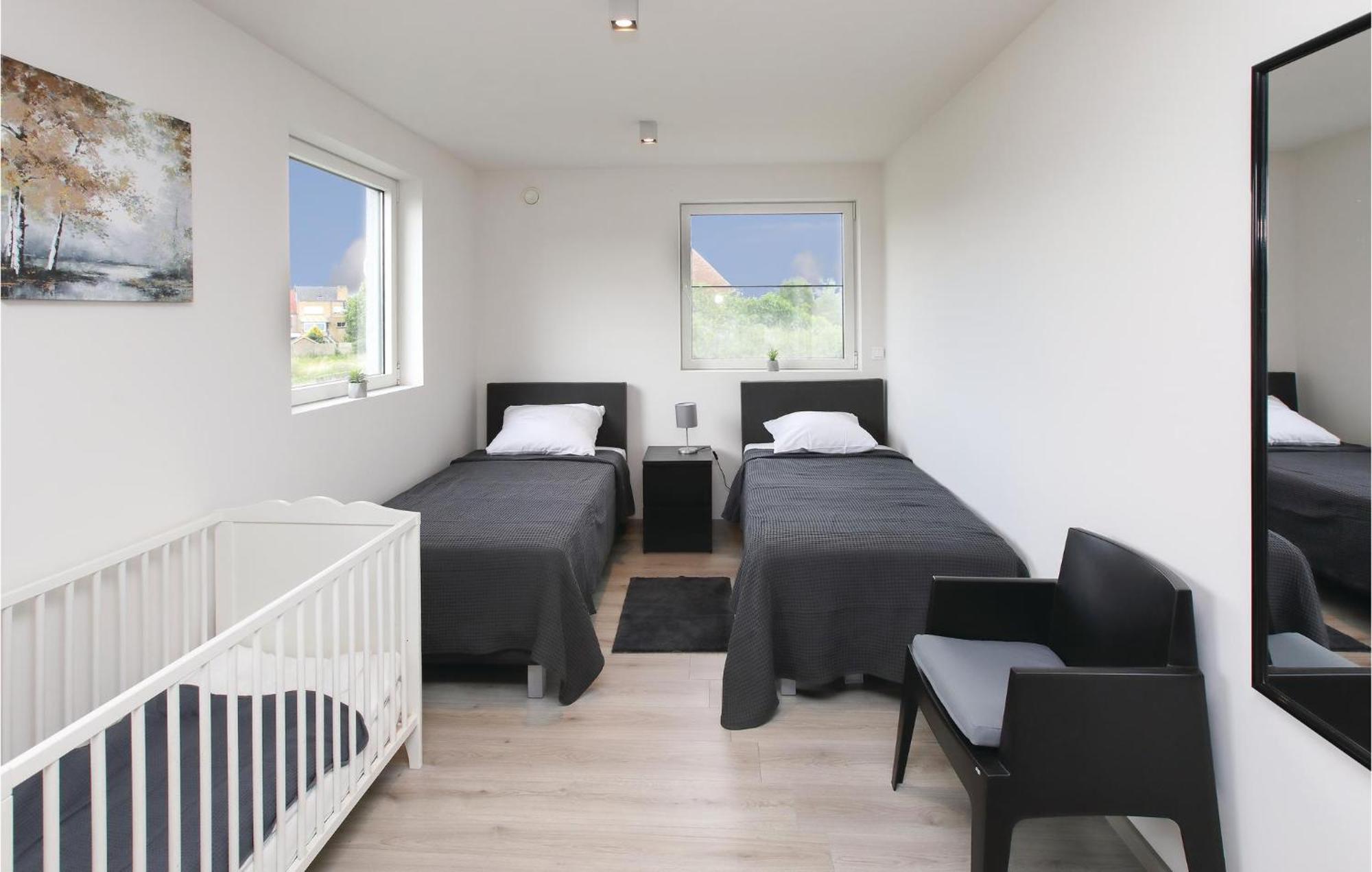 4 Bedroom Awesome In Holiday home *