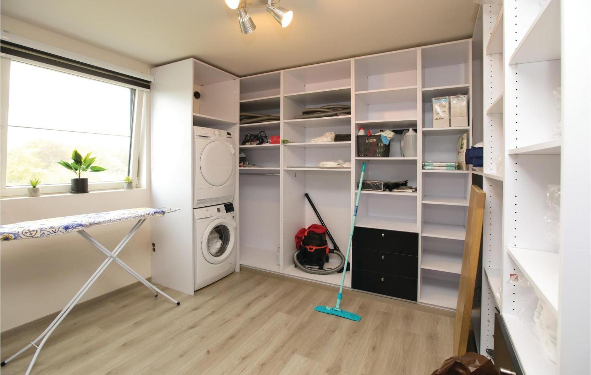 Holiday home 4 Bedroom Awesome In Bruges