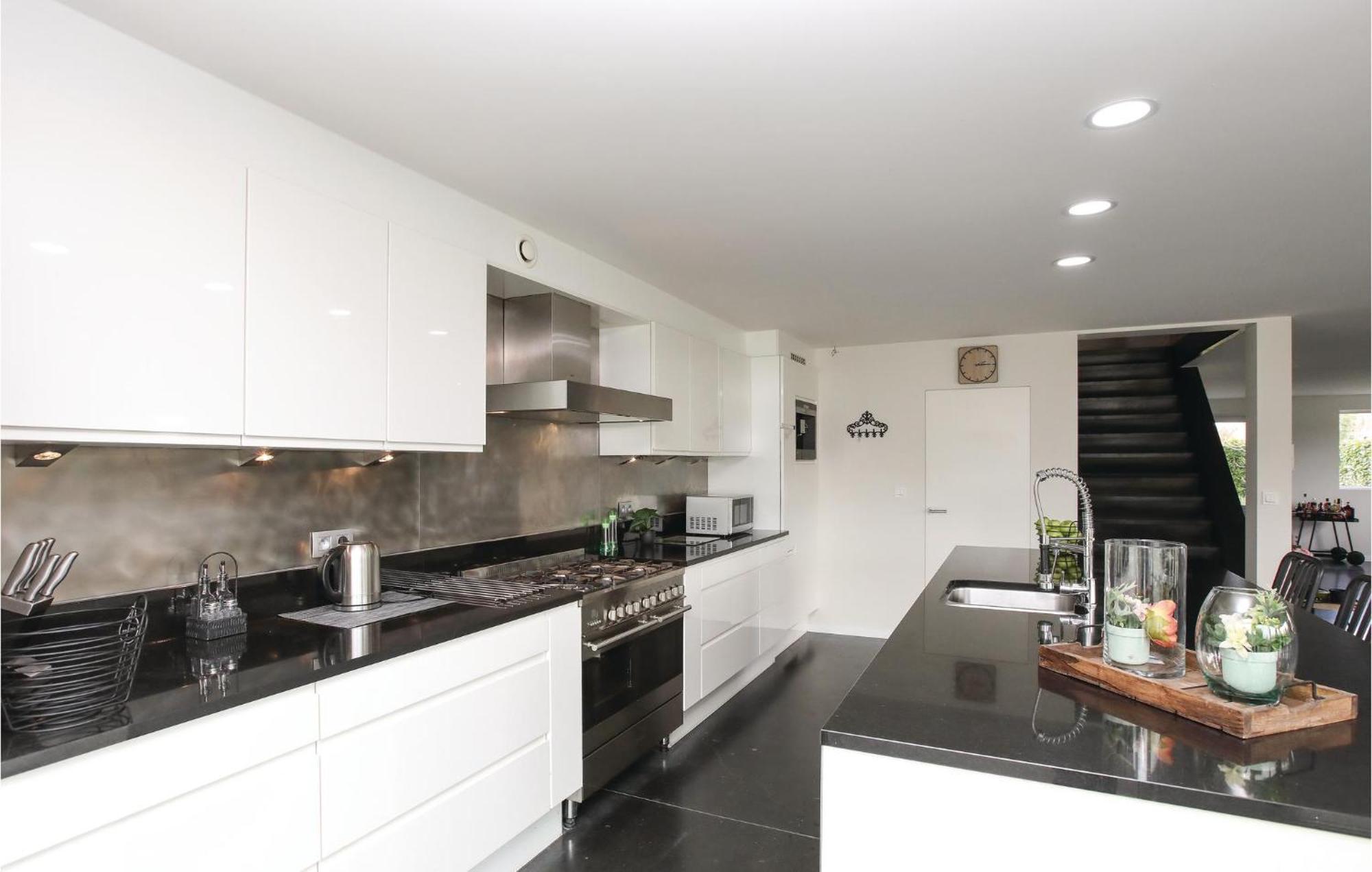 4 Bedroom Awesome In Holiday home Bruges