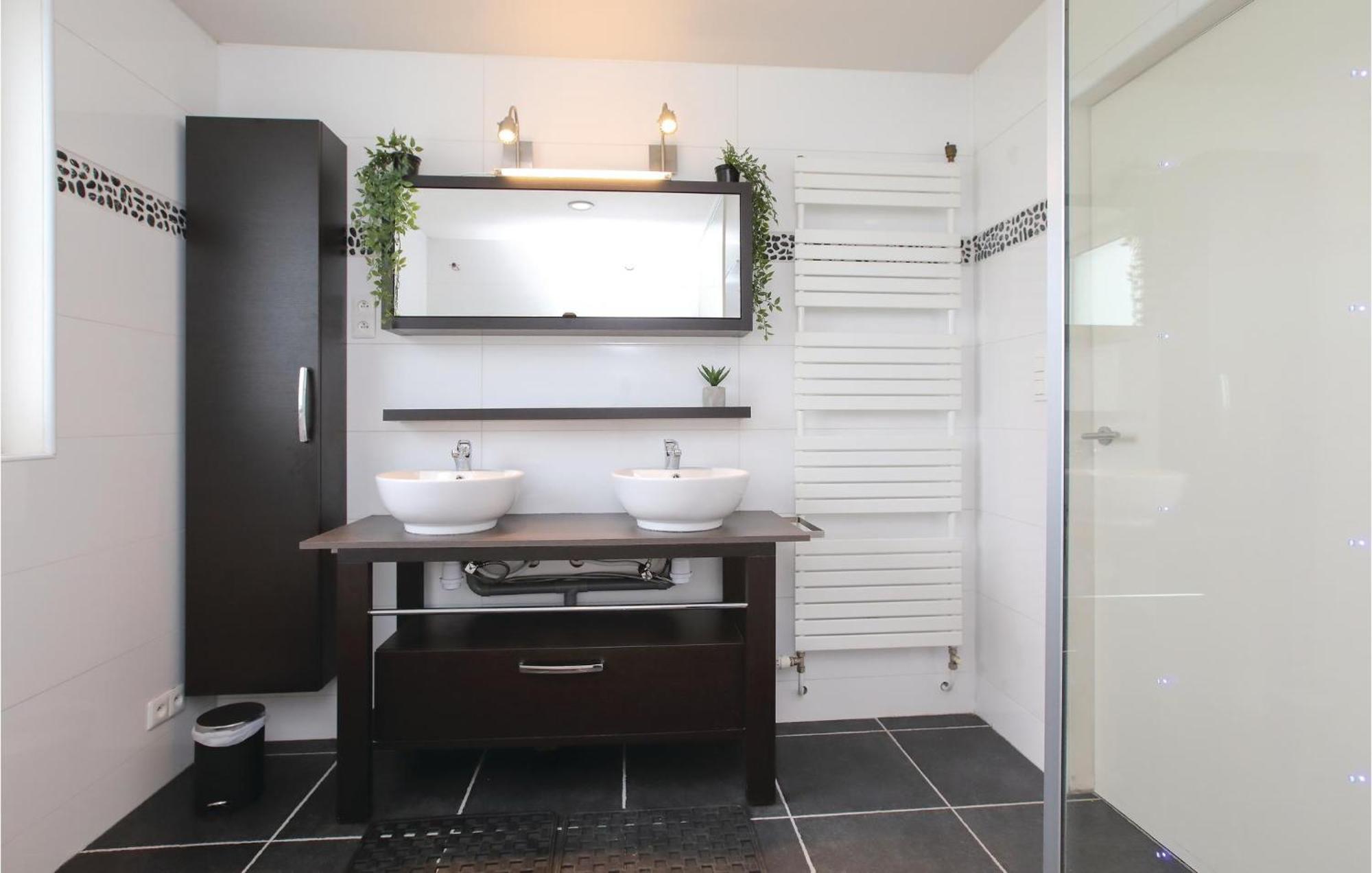 Holiday home 4 Bedroom Awesome In