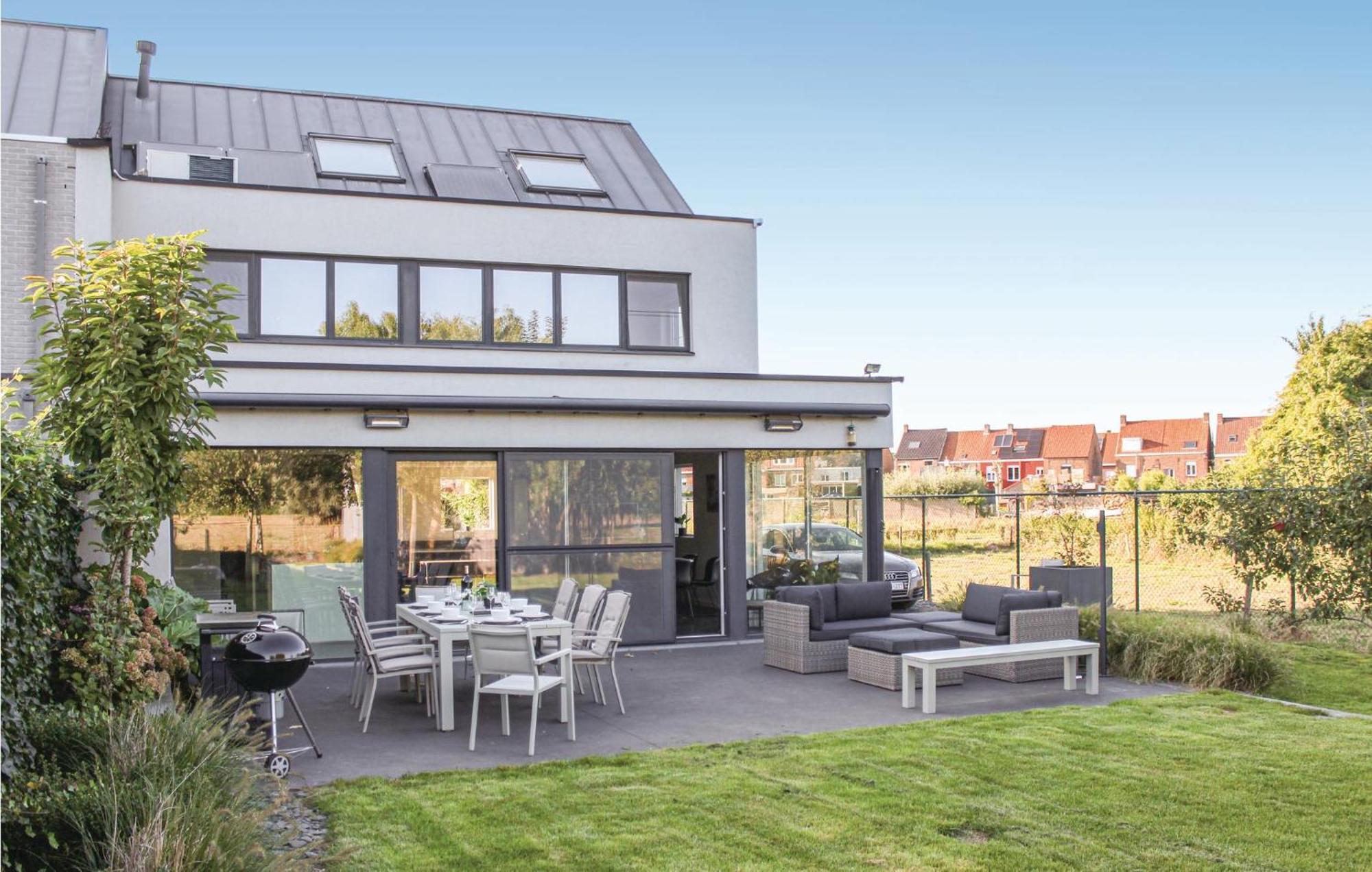 Holiday home 4 Bedroom Awesome In *