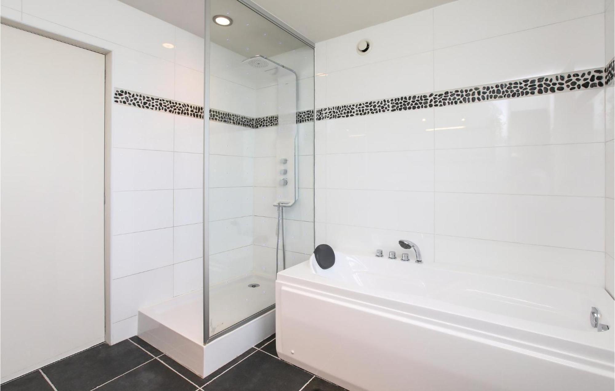 4 Bedroom Awesome In Bruges