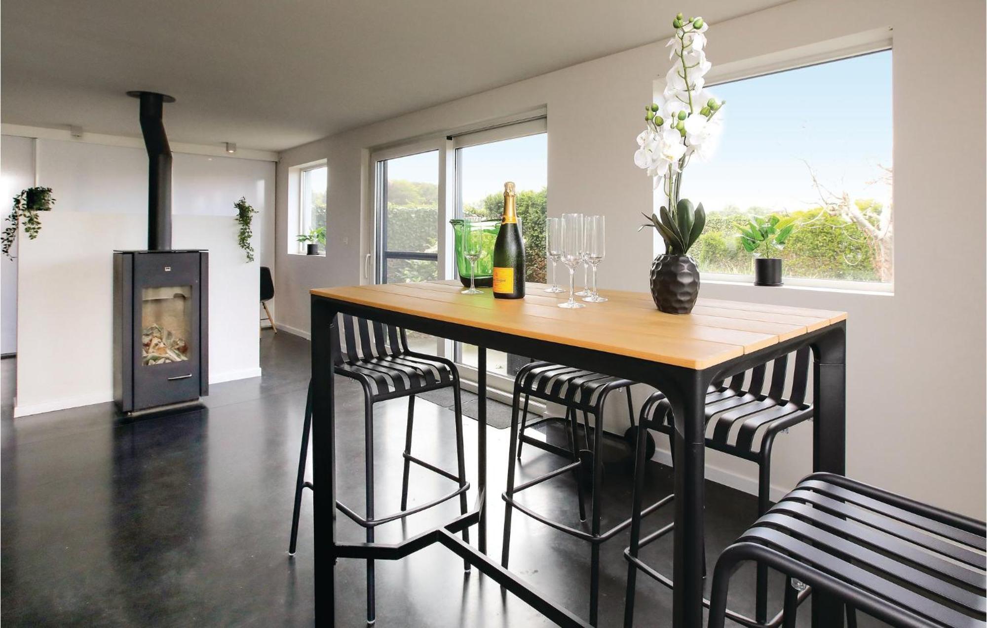 Holiday home 4 Bedroom Awesome In
